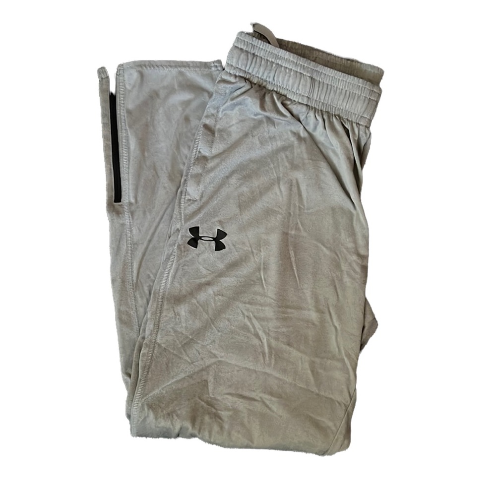 Men’s Under Armour gray, loose fit heat gear pants.  Size Large.
